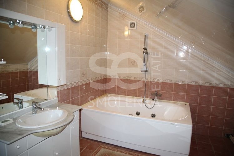 Продажа коттеджа, площадь 350 кв.м., КП НИИ Радио, Минское, пл. уч. 15 сот