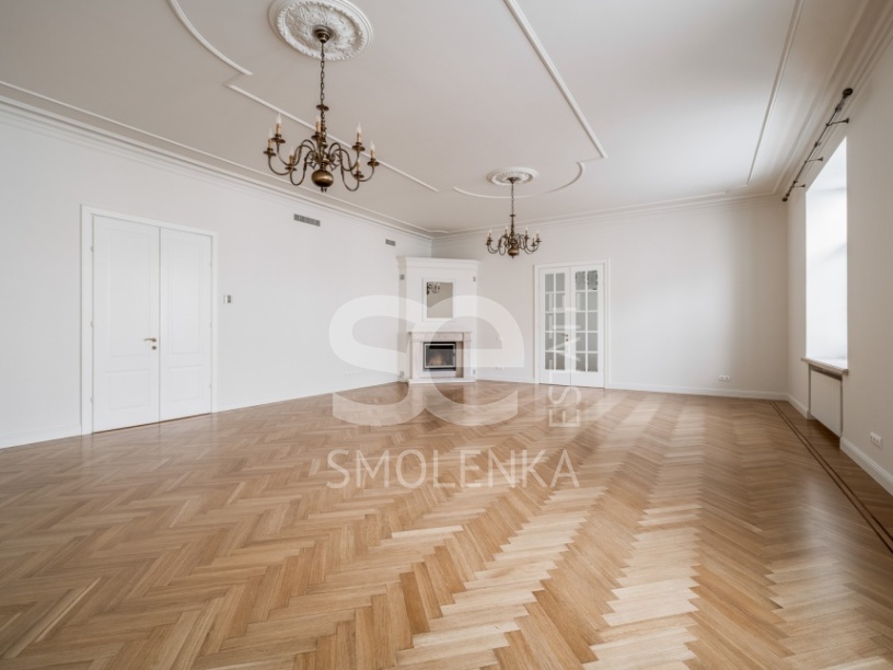 Аренда квартиры, площадь 330 кв.м., 5 этаж, Романов пер, 5