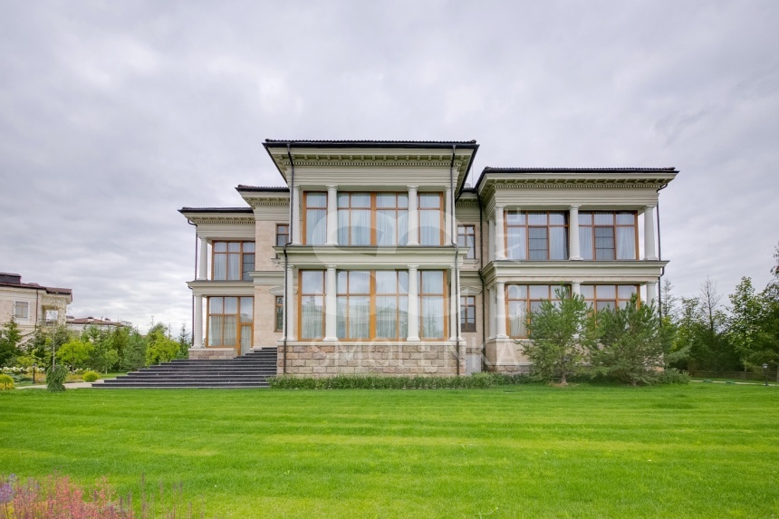 Продажа дома, площадь 980 кв.м., КП Монолит, Новорижское, пл. уч. 35 сот