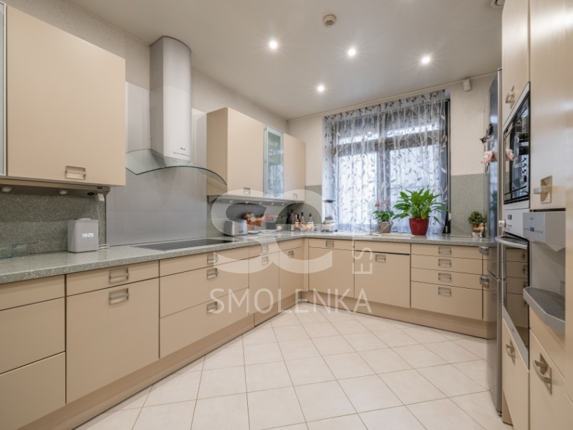 Продажа квартиры, площадь 257.8 кв.м., 3 этаж, ЖК площадь Победы,2 к.3, Победы пл, 2к3