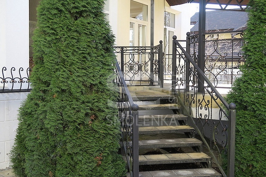 Продажа коттеджа, площадь 1300 кв.м., КП Новоголицыно, Минское, пл. уч. 30 сот