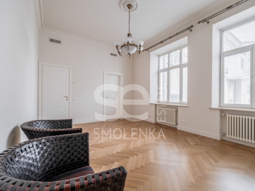 Аренда квартиры, площадь 330 кв.м., 5 этаж, Романов пер, 5