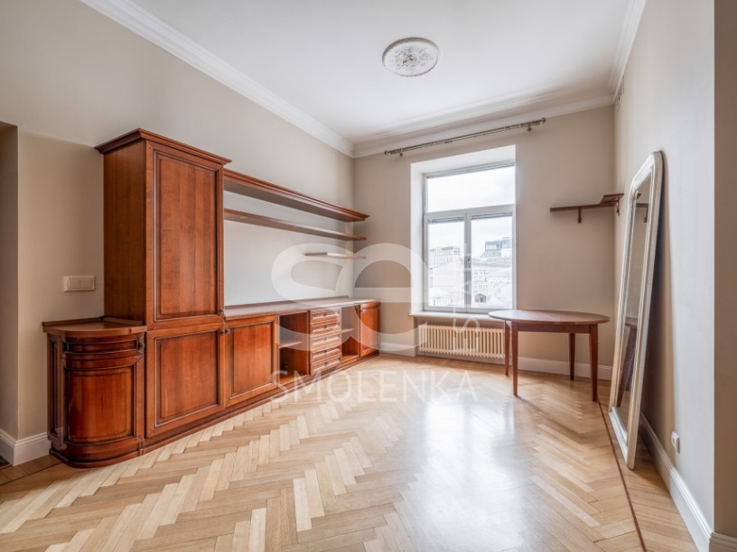 Аренда квартиры, площадь 225 кв.м., 5 этаж, Романов пер, 5