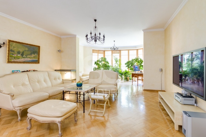 Продажа квартиры, площадь 222 кв.м., 2 этаж, Сосновая ул, 16к1