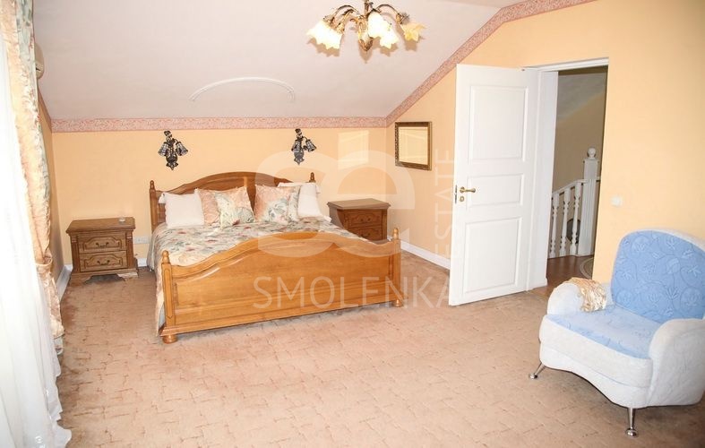 Продажа коттеджа, площадь 350 кв.м., КП НИИ Радио, Минское, пл. уч. 15 сот