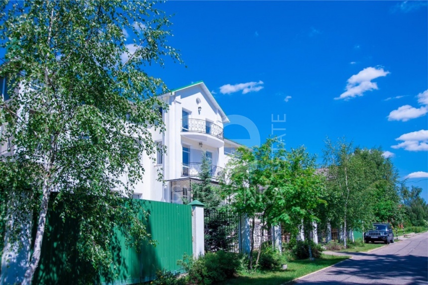 Продажа дома, площадь 1200 кв.м., Минское, пл. уч. 30 сот