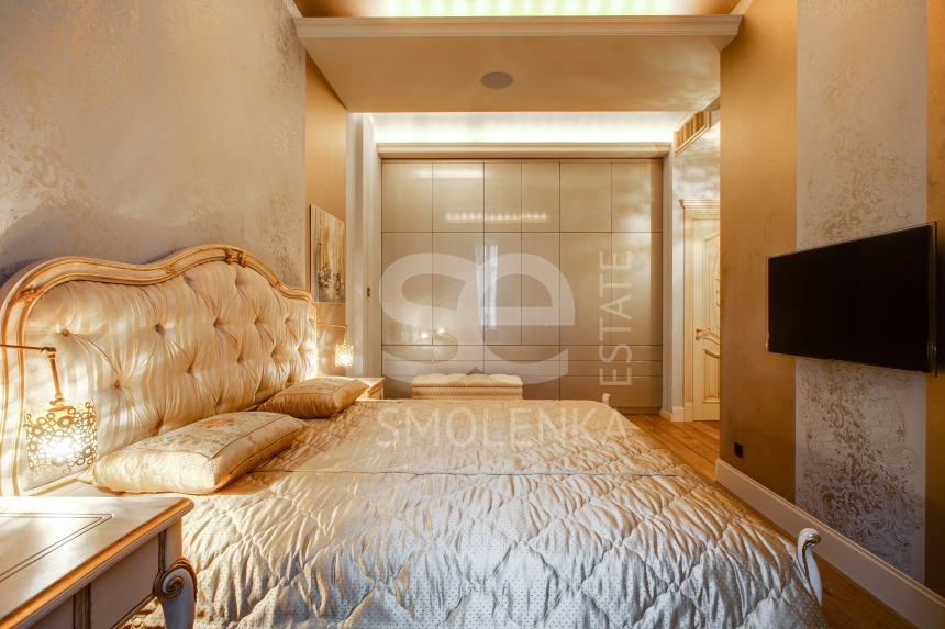 Продажа квартиры, площадь 125.8 кв.м., 2 этаж, Большой Палашёвский пер, 10