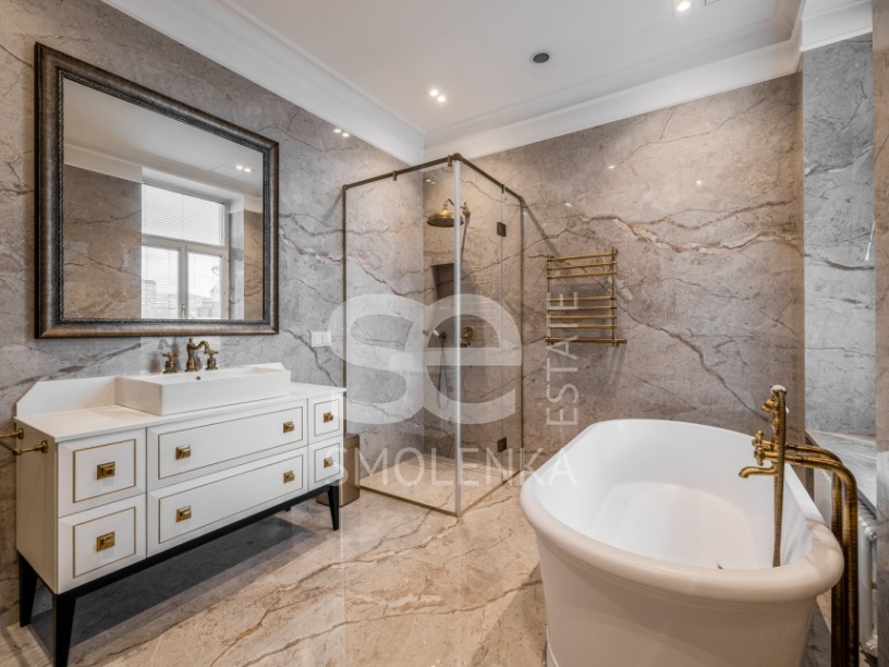 Аренда квартиры, площадь 225 кв.м., 5 этаж, Романов пер, 5