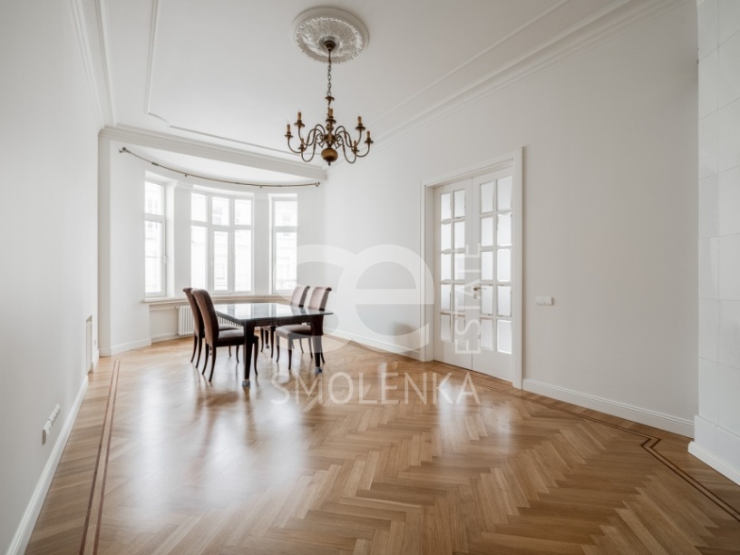 Аренда квартиры, площадь 330 кв.м., 5 этаж, Романов пер, 5