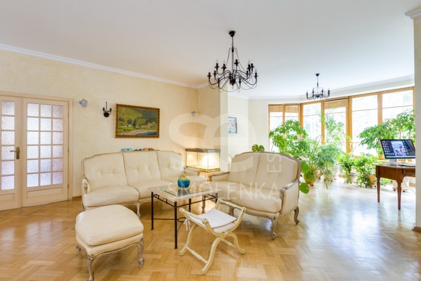 Продажа квартиры, площадь 222 кв.м., 2 этаж, Сосновая ул, 16к1