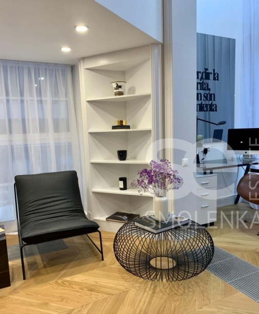 Продажа квартиры, площадь 290 кв.м., 2 этаж, ЖК Садовые кварталы, Усачёва ул, 11К
