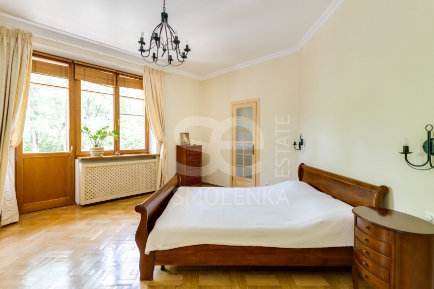 Продажа квартиры, площадь 222 кв.м., 2 этаж, Сосновая ул, 16к1