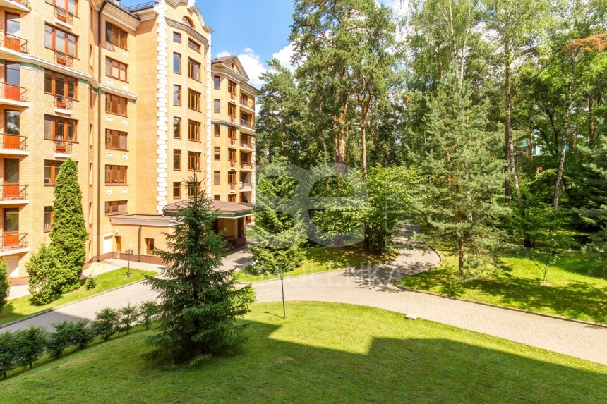 Продажа квартиры, площадь 222 кв.м., 2 этаж, Сосновая ул, 16к1