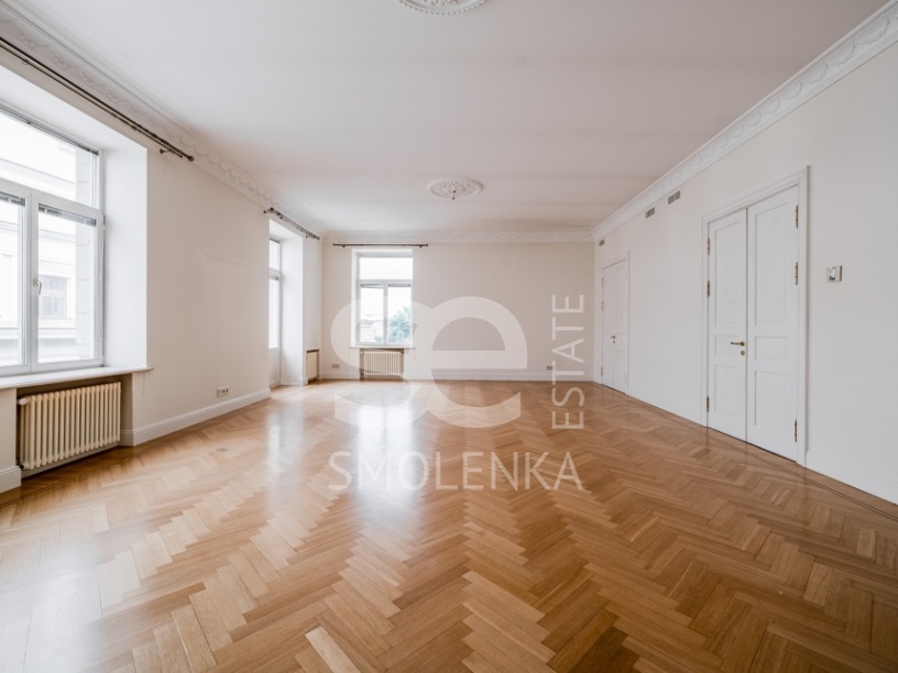 Аренда квартиры, площадь 225 кв.м., 5 этаж, Романов пер, 5