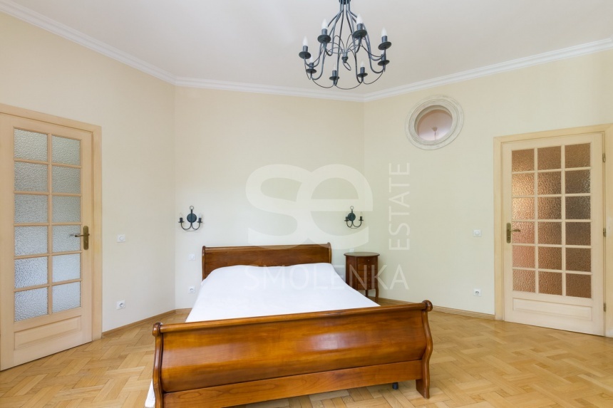 Продажа квартиры, площадь 222 кв.м., 2 этаж, Сосновая ул, 16к1