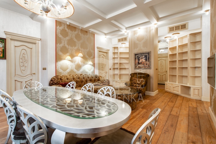 Продажа квартиры, площадь 125.8 кв.м., 2 этаж, Большой Палашёвский пер, 10