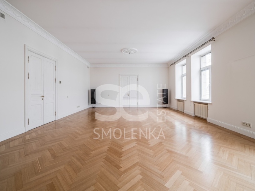 Аренда квартиры, площадь 225 кв.м., 5 этаж, Романов пер, 5