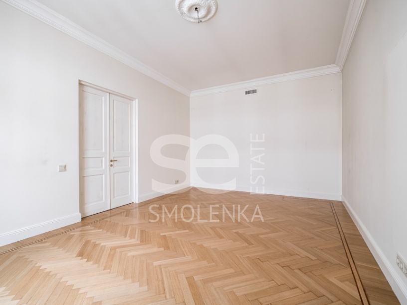 Аренда квартиры, площадь 225 кв.м., 5 этаж, Романов пер, 5