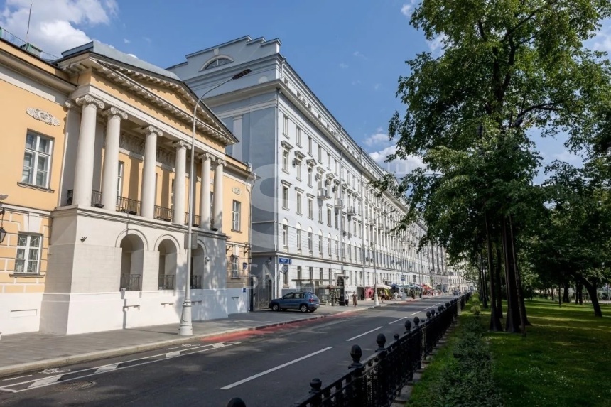 Продажа квартиры, площадь 164 кв.м., 3 этаж, Никитский б-р, 12
