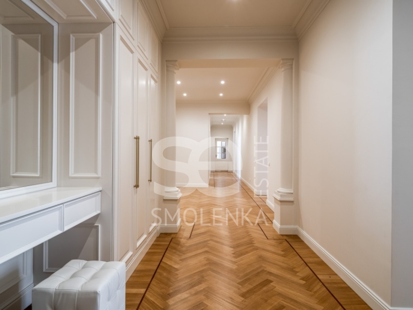 Аренда квартиры, площадь 330 кв.м., 5 этаж, Романов пер, 5